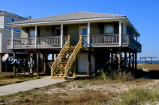 4Br/3BA with Private Beach, Pier/Boat Lift, Dog Friendly, Free Kayaks, Best WiFi