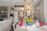 Scarlett Scales Cottage in Downtown Franklin - บังกะโล