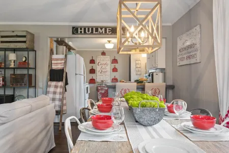 Scarlett Scales Cottage in Downtown Franklin