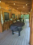 Cozy 2-bedroom lodge near Higgins Lake with WiFi, AC