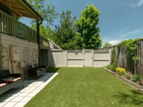 Beautifully Restored Craftsman Home - Downtown Weaverville - Fenced Pet Yard Hotels in Weaverville