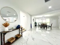 Modern Comforts in a Prime Location.Escape to a  Cozy and Peaceful Retreat. Hotel a North Miami