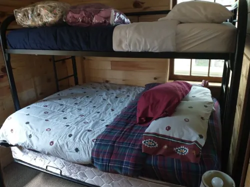 Quaint cozy little cabin geared for folks coming to Leech Lake to fish or relax.