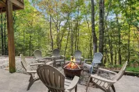 Mountain Cabin with fire-pit, game room and fireplace & hot tub! 4BR 4 bathroom