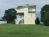 Fantastic WATERFRONT house with BEAUTIFUL VIEWS OF THE ALBEMARLE SOUND. Relaxing
