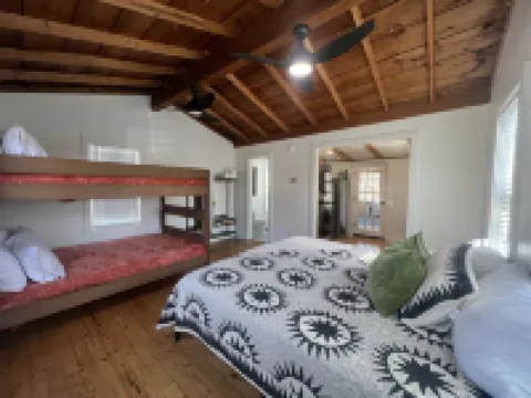 That Dam Cabin - Outdoor Living - Hot Tub, 65” TV, & Blackstone Griddle!