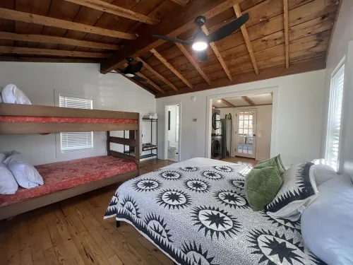 That Dam Cabin - Outdoor Living - Hot Tub, 65” TV, & Blackstone Griddle!