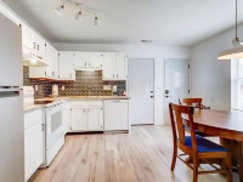 Sleepy Nook - Remodeled with Comfort & Style - Steps from Spooky Nook Hamilton Hotele w: Hamilton