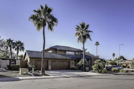 Scottsdale Kierland Compound w/ Large Hot Tub!