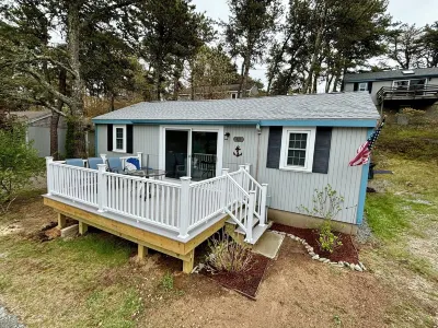 Cape Escape in North Truro. Completely renovated. 1/2 mile walk to the beach. Hotels near Pamet Area Trails