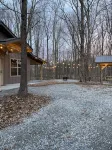 Brand new cabin in the woods with hot tub  1/2 mile from Starview Winery - Alppimaja