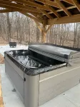 Brand new cabin in the woods with hot tub  1/2 mile from Starview Winery