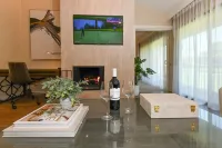 Stylish 2 King Bed w/Ensuite Bath. Lush Golf Course View! Perfect for 2 Couples!