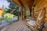 Private and spacious mountain retreat w/views, privacy, hot tub, & guest house!