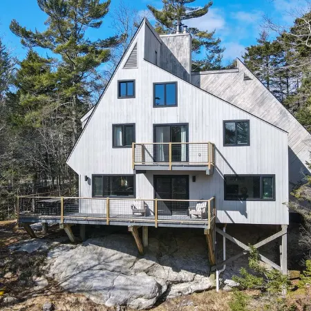 Boothbay area -- Newly renovated, near ocean, short drive to Botanical Gardens