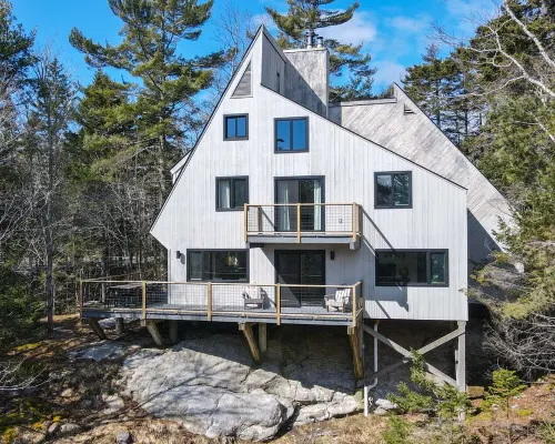 Boothbay area -- Newly renovated, near ocean, short drive to Botanical Gardens Hotels in Southport