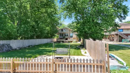 Spacious water-facing 5-bedroom loft with backyard access to Cedar Lake