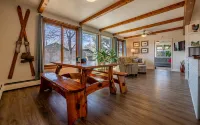 Happy Bison House - Walking Distance to Downtown; sleeps 8!