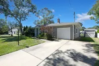 Waterfront Property E. Quogue Minutes From The Hamptons Hotels in Southampton