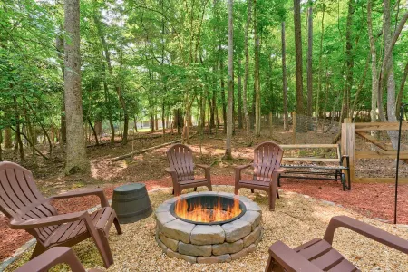 Cozy 2 bed+2.5 bath Mtn Cbn Near Hiking Trails-Minutes to Town-Fire Pit-Hot Tub