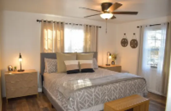 Relax at Sunset Cabin — Panoramic Lakefront Views!
