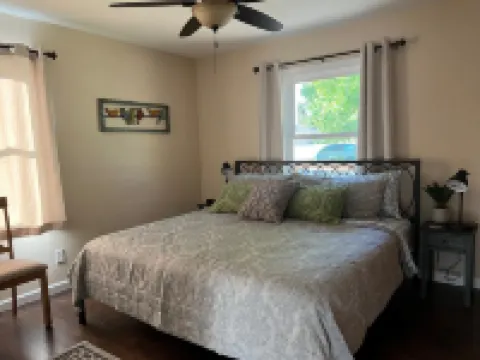 Nicely Decorated 2+ Br Home in Quiet Neighborhood