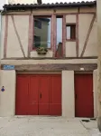 House 75m2 air-conditioned + garage, all comforts, located medieval center Cahors. Hotel a Cahors