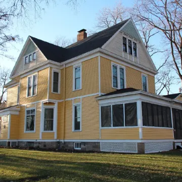 Historic Home With Modern Amenities - Great for Families with room for up to 18! Отели в г. Клир Лейк