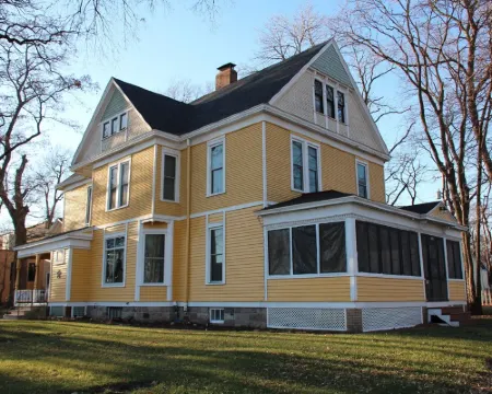 Historic Home With Modern Amenities - Great for Families with room for up to 18! Hotels in Clear Lake