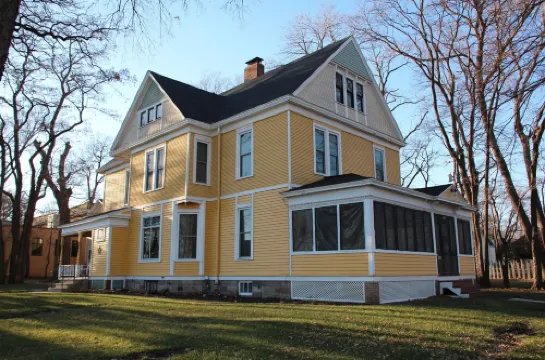 Historic Home With Modern Amenities - Great for Families with room for up to 18!