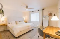 Desert Oasis: Hot Tub, Mini Golf, Fire Pit + BBQ! 8 mins from National Park!
