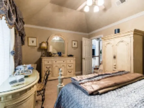 ENJOY RESORT  STYLE LUXURY ACCOMMODATIONS AT THE ESTATE HOME Hotels in Mansfield