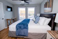 Clean 2BD 2BA Condo w Slip - 5 Minutes to Bagnell Dam!  Plus Pool & Swim Dock!