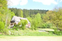 Top Renoviertes Ferienhaus in Idyllischer Waldrandlage