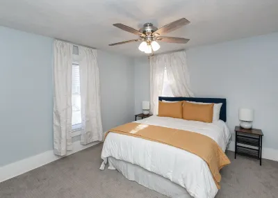 Great Location Great Value! 4 bedroom 2 full bath home in East Village Hotels near SkyBridge