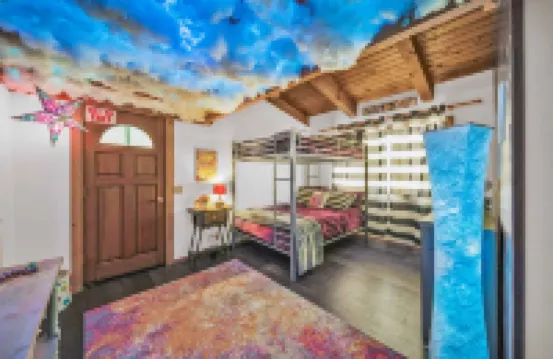 Wonderland ~ Dog friendly forest retreat, near lake, fast Wifi & EV charger