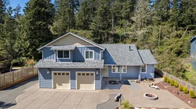 3 BR/3BA vacation home- minutes from the beach!