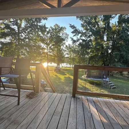 Beautiful Smith lake Home on a lazy sloping lot!!! No Stairs to the water!!!