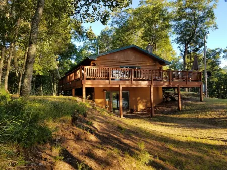 Log Home on Leader Lake- Quiet and Beautiful Sand Bottom Lake, Swim Fish Paddle