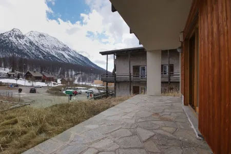 Rossela, 2 bedrooms apartment 4/6 person,  across from the slopes Отели рядом с достопримечательностью «Montgenevre Ski Resort»