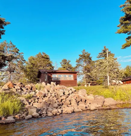 EAGLE LODGE - Cozy Cabin Overlooking the Beautiful E. Fork of the Chippewa River