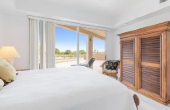 Oceanfront 2/2 Condo; Short walk to Pool & Beach