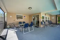 Stunning Fully Remodeled House with Heated Pool! 30%OFF Hotels in Bee Ridge