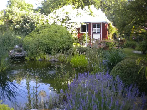 Gemütliche Ferienwohnung mit Terrasse und Wunderschönem Garten - Homestays