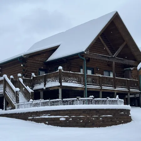 Cozy 3 Bed 2 Bath Cabin located next to Three Bears Resort in Warrens Wisconsin