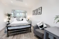 Flat/private garden, coastal walking