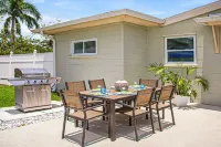 Bonita Springs Home Private Pool & Backyard 5 minutes to the Beach and Boulevard