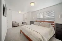 Townhouse w views + 2 car garage + washer + dryer