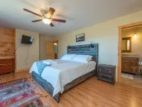 Stunning Mtn Views, Hot Tub+Fire Pit, Fireplace~Grill, WiFi, Private, Near Town! Hotels in Mitchell County