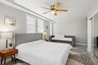 Surfside Serenity: Epic Modern Retreat for 14 in Downtown Ocean City